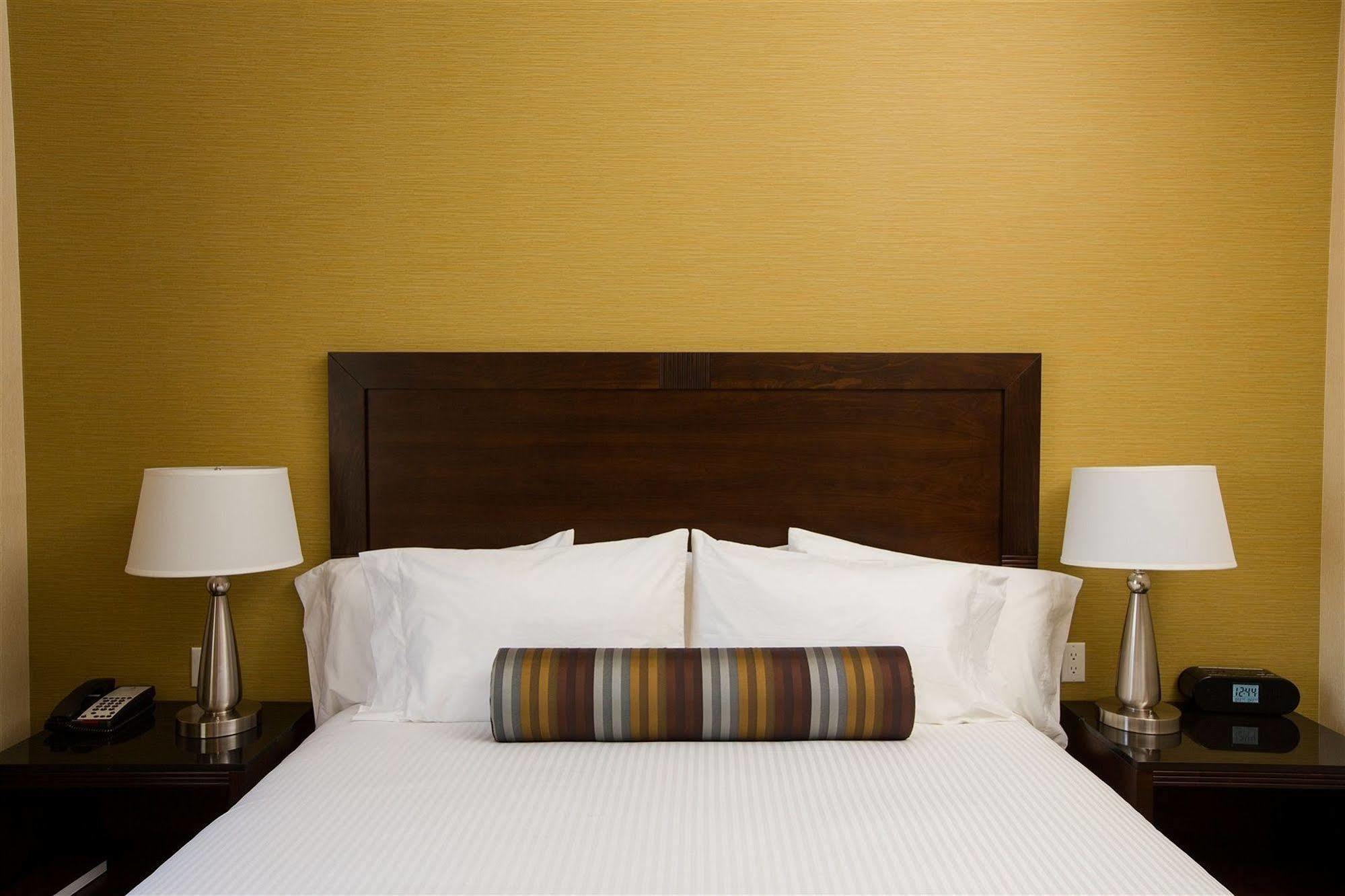 The Oaks Hotel & Suites Пасо Роблс Экстерьер фото