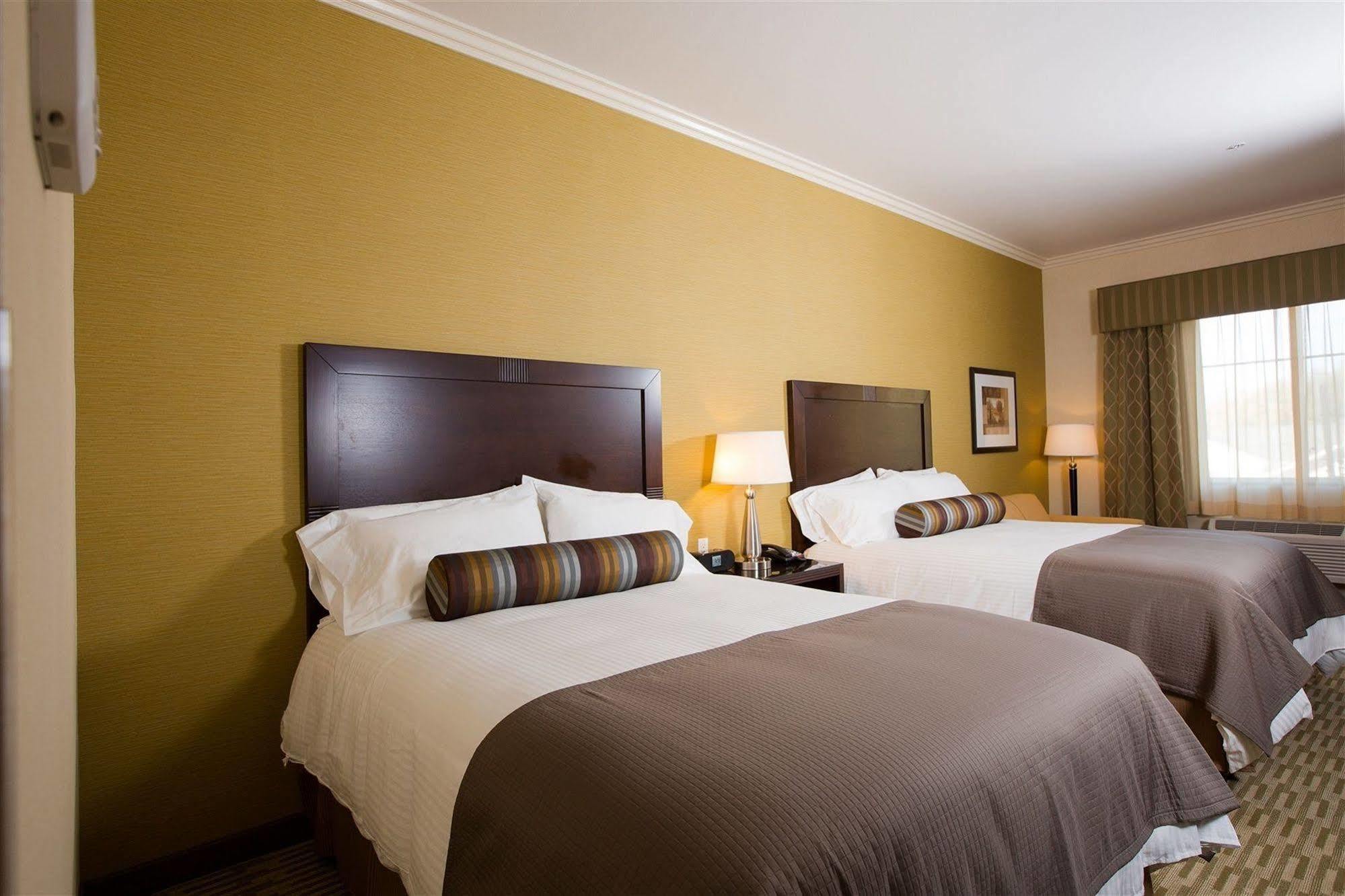 The Oaks Hotel & Suites Пасо Роблс Экстерьер фото